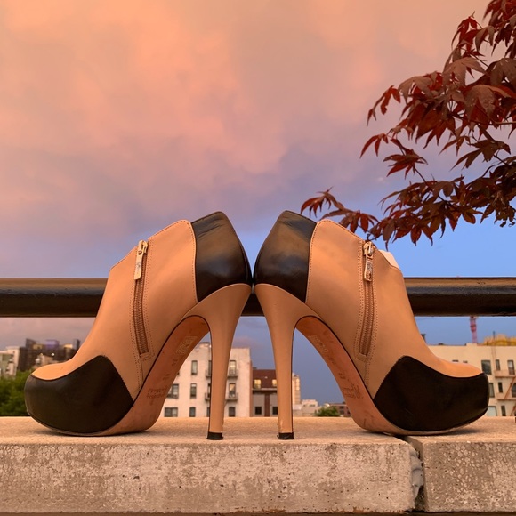 Guess Genuine Leather Heels Cutout Booties - Picture 3 of 16